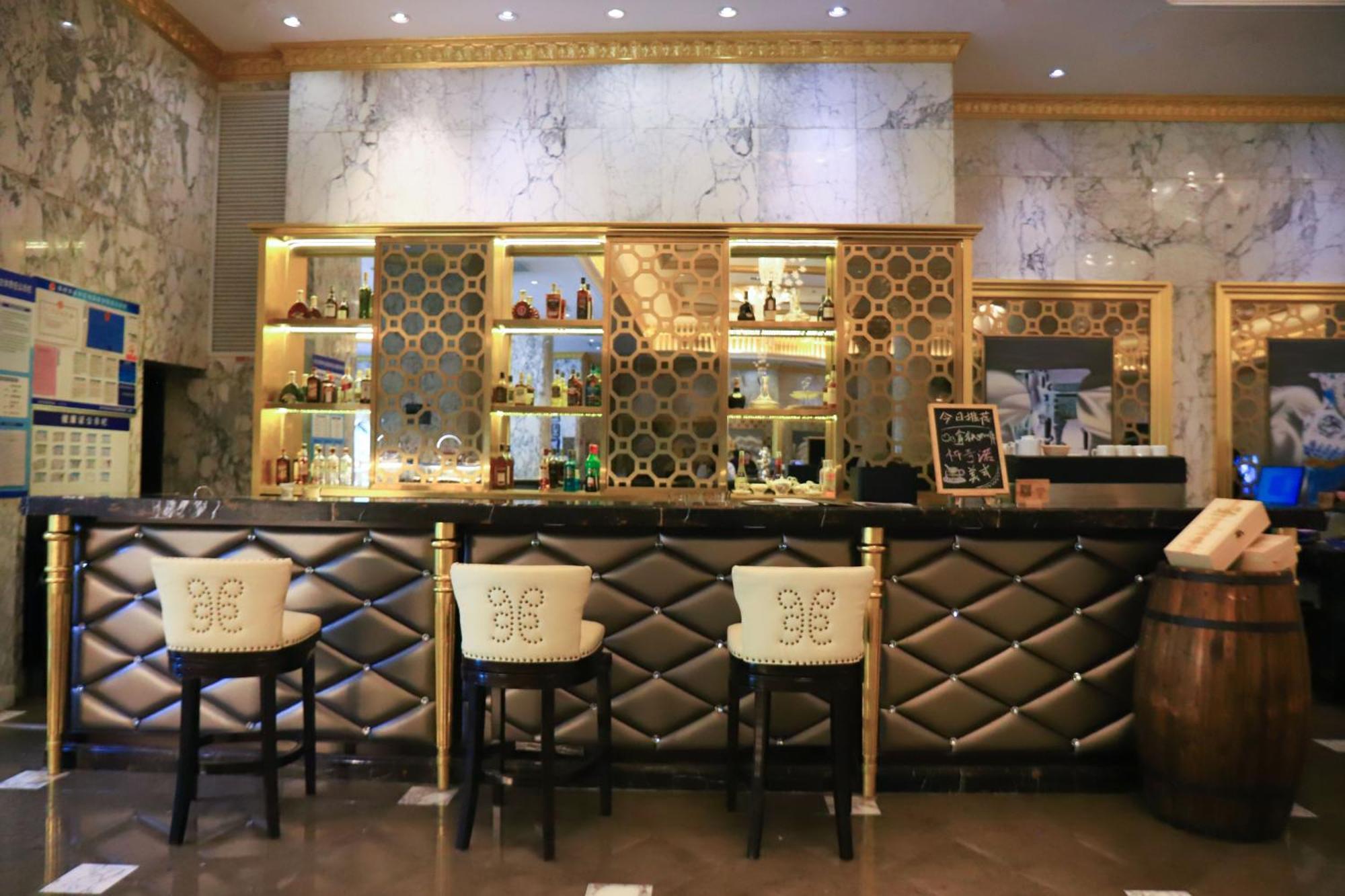 Отель Crowne Plaza Zhengzhou By Ihg Экстерьер фото
