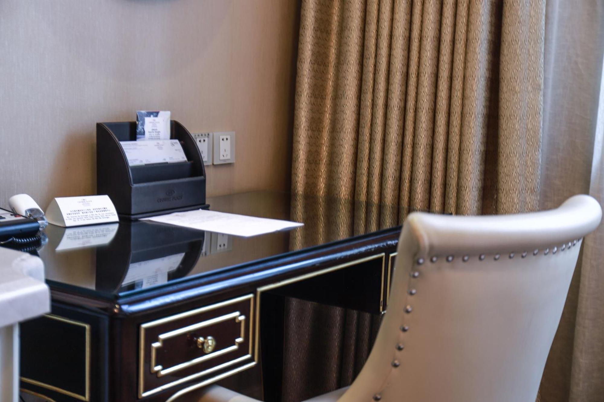 Отель Crowne Plaza Zhengzhou By Ihg Экстерьер фото