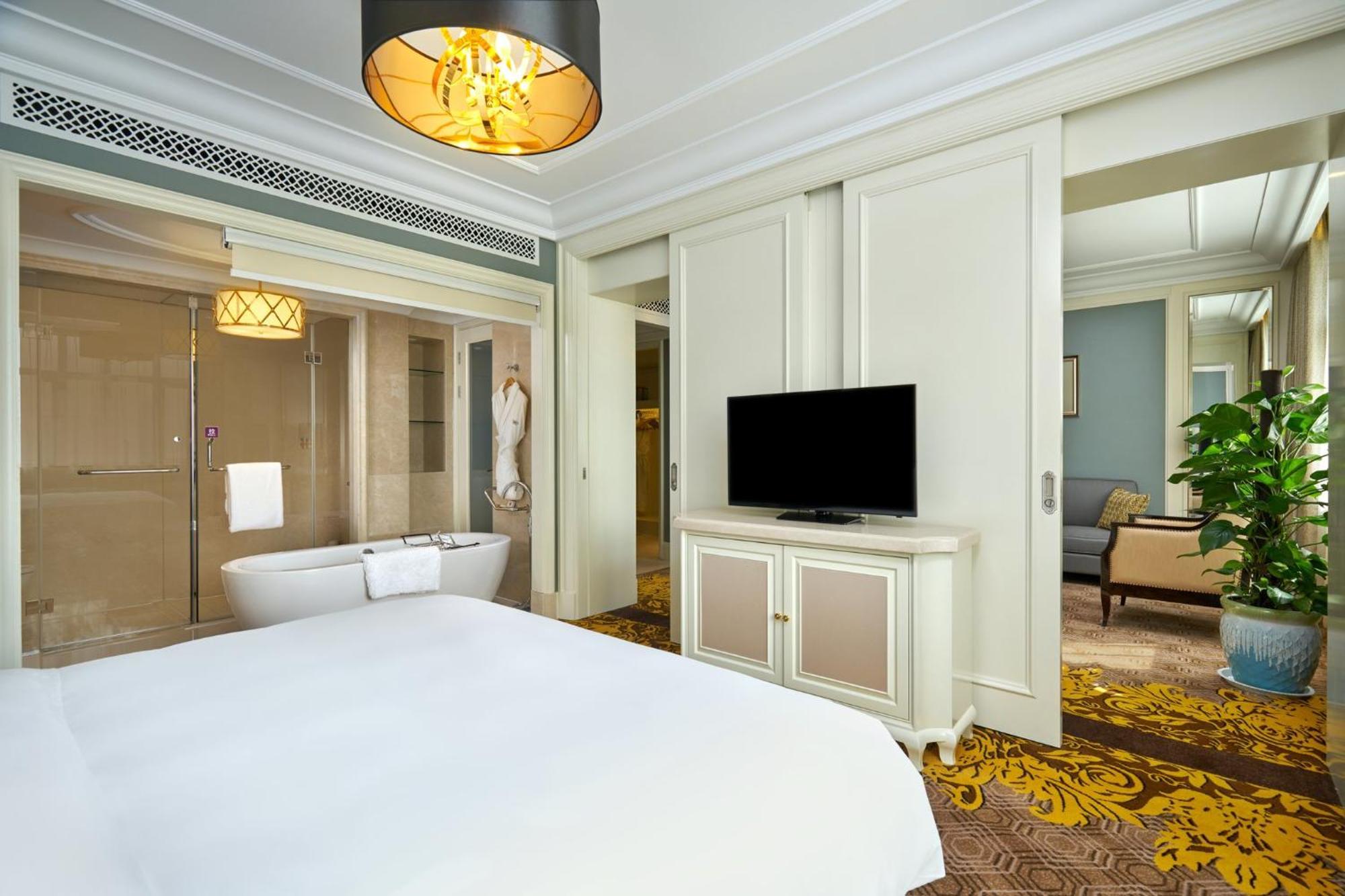 Отель Crowne Plaza Zhengzhou By Ihg Экстерьер фото
