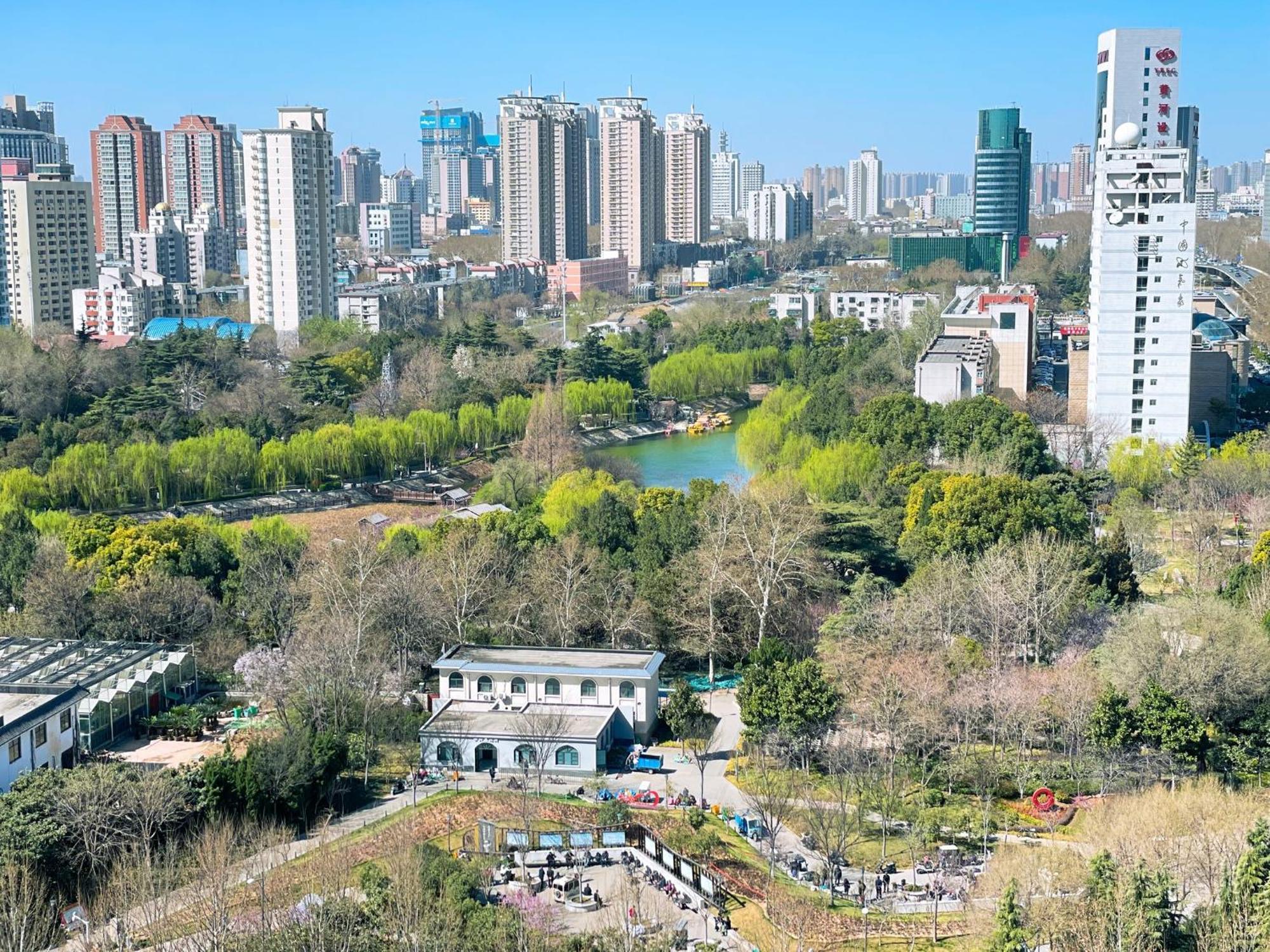Отель Crowne Plaza Zhengzhou By Ihg Экстерьер фото