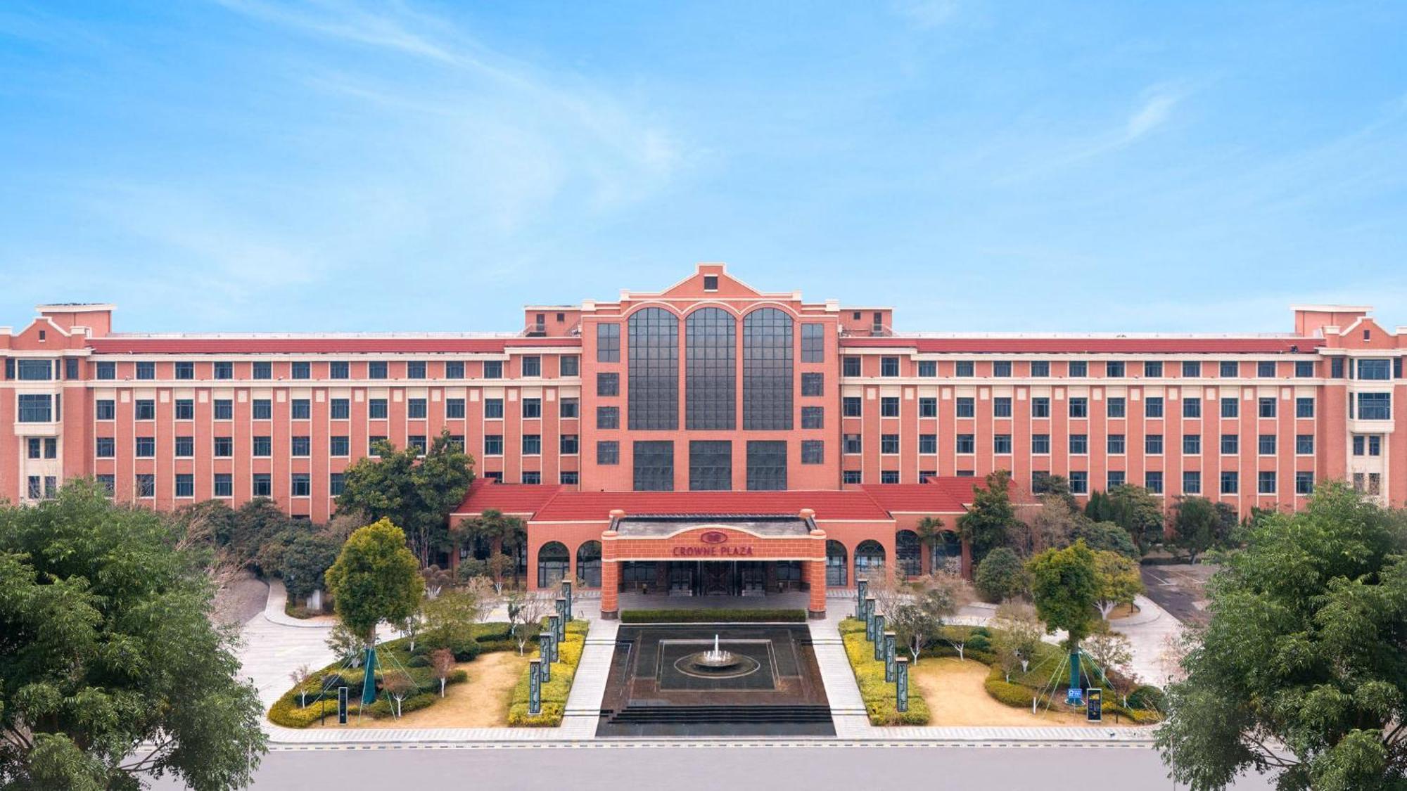 Отель Crowne Plaza Zhengzhou By Ihg Экстерьер фото